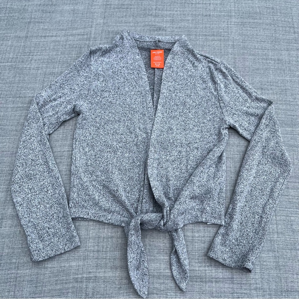 Joe Fresh Active Girls Grey Crop Long Sleeve V-Neck Wrap Tie Top Size 7/8 Medium